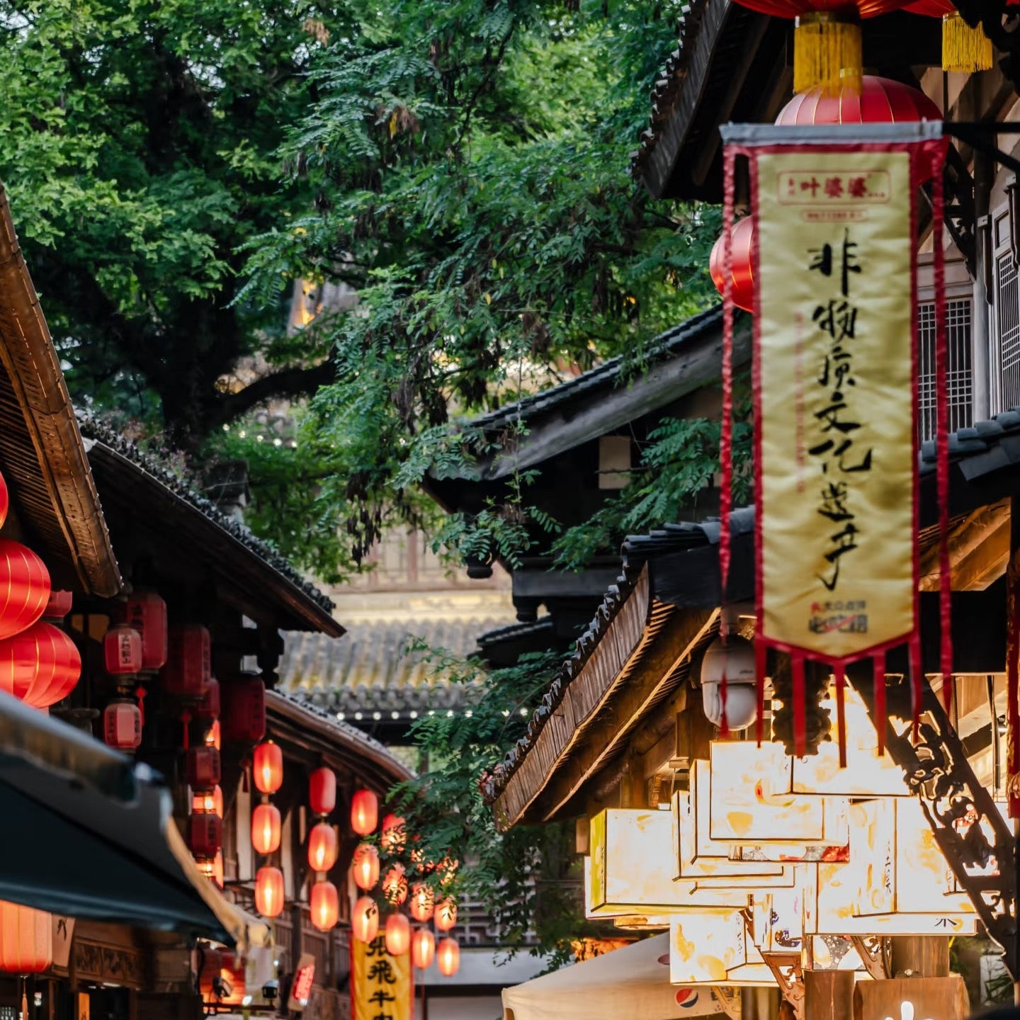 Chengdu Classic 1-day Tour Qingyang Palace+Thatched Cottage of Du Fu+ Wuhou Temple + Jinli Old street