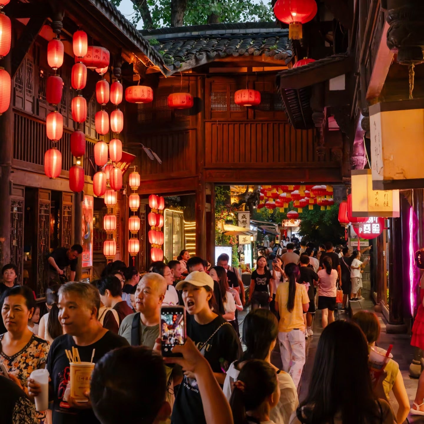 Chengdu Classic 1-day Tour Qingyang Palace+Thatched Cottage of Du Fu+ Wuhou Temple + Jinli Old street