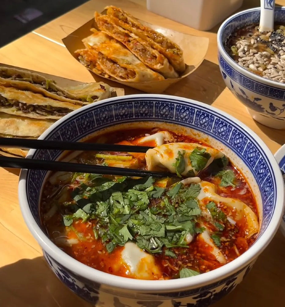 Xi'an Twlight 3hr Local Food Tour&Halal Snacks |Optional Muslim Guide &Shadow  Show