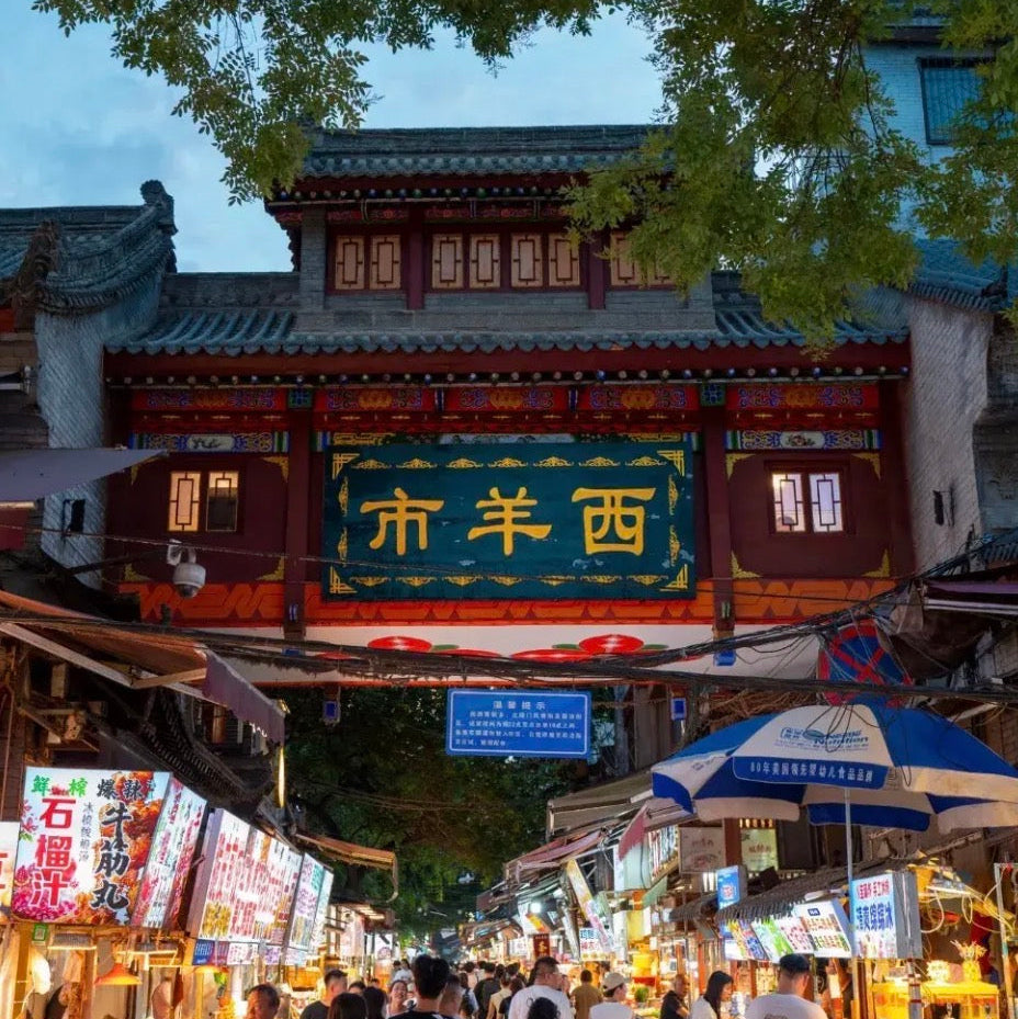 Xi'an Twlight 3hr Local Food Tour&Halal Snacks |Optional Muslim Guide &Shadow  Show
