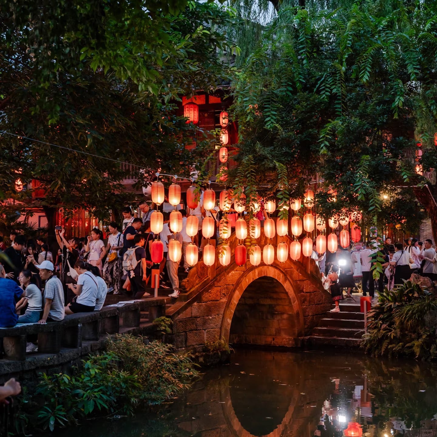 Panda Base + Wuhou Shrine +Jinli Street Chengdu Leisure Day Tour