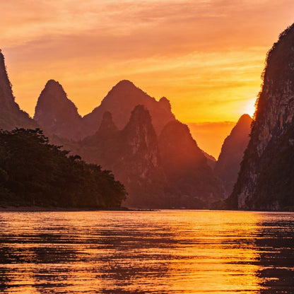 Guilin/Yangshuo Day Tour: Xingping Ancient Town, 20 RMB Viewpoint, Yulong River Bamboo Raft & Xianggong Mountain